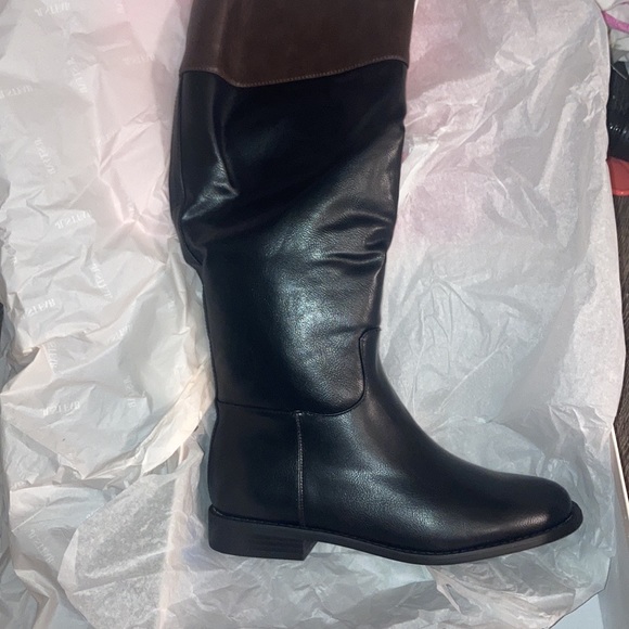 New! Lily Flat Boot - Picture 3 of 6